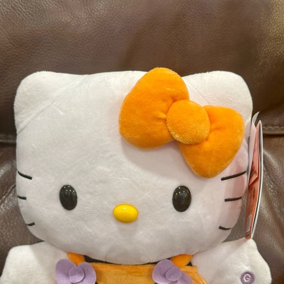 Hello Kitty in Pumpkin Dress Musical Dancing Halloween Side Stepper - Picture 3 of 10